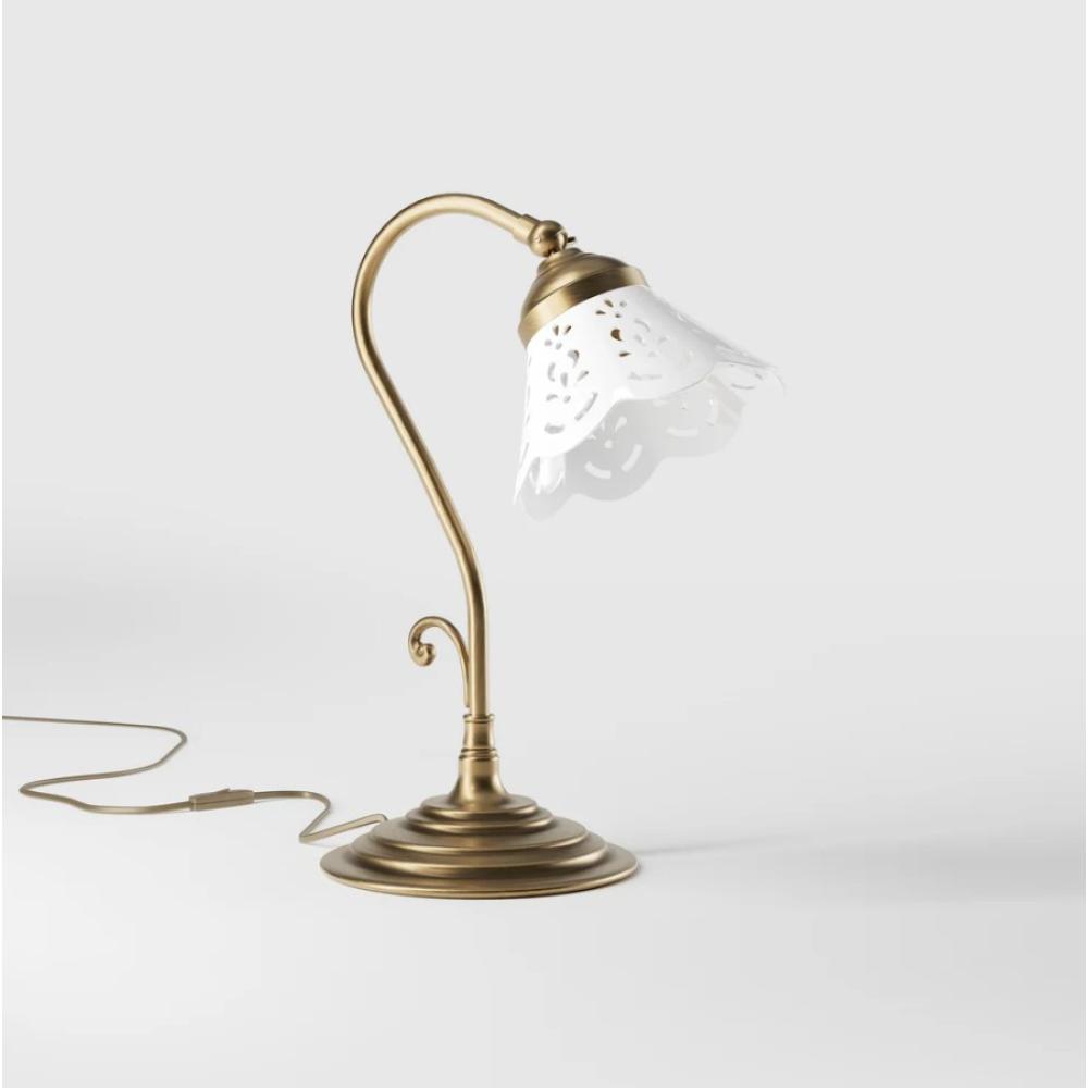 mediterran sargarez porcelan feher lampaburas asztali lampa vintage klasszikus country olvasolampa haloszoba videki romantikus csipkes lampak.jpg